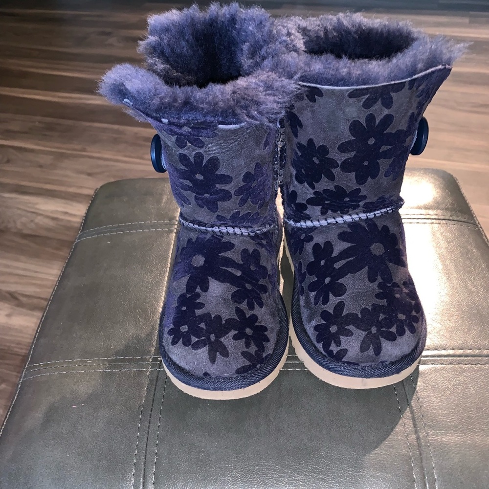 Navy Blue Floral Bailey Uggs